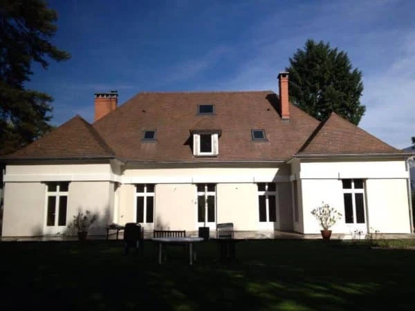 Façade d’une maison isolée à Chambéry