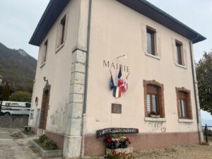 🏛️ Ravalement de la Mairie de La Chapelle du Mont du Chat – Un Chantier Signé Label Façades